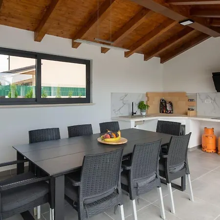Villa Aron