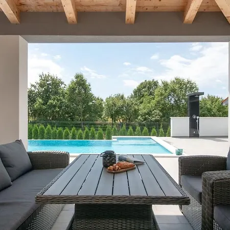 Villa Aron
